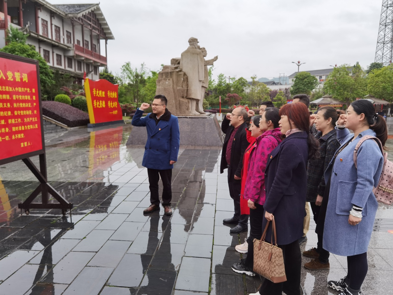 说明: C:\Users\lenovo\Desktop\b921c3f2bb11af0fc7036924c7db4ce.jpg